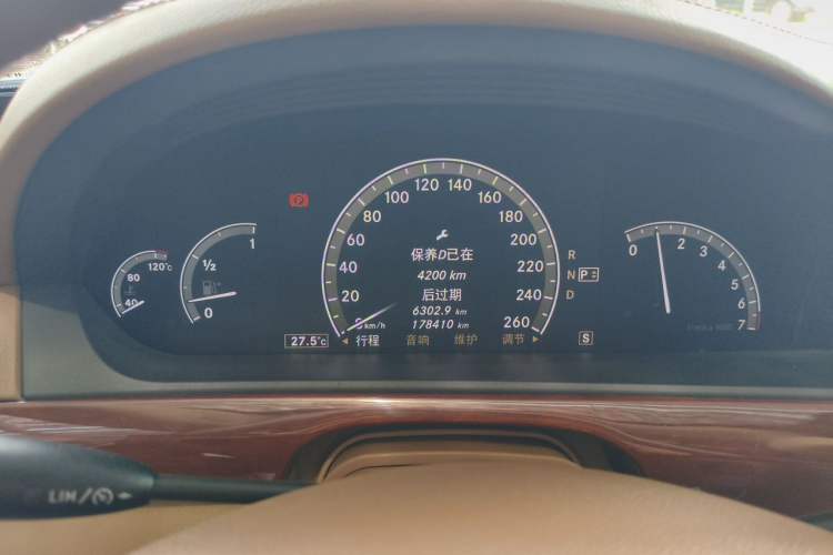 Used Mercedes-Benz S-Class 2004 S 350 Odometer Close Up