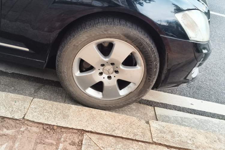 Used Mercedes-Benz S-Class 2004 S 500 Right Front Wheel Hub