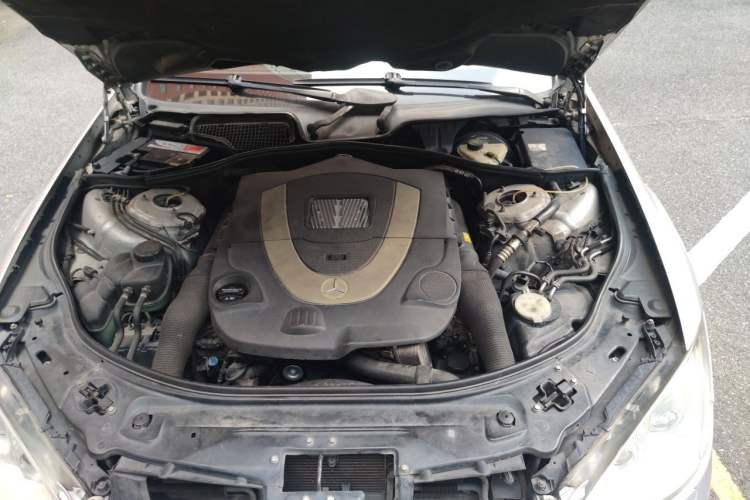 Used Mercedes-Benz S-Class 2004 S 500 Engine Bay