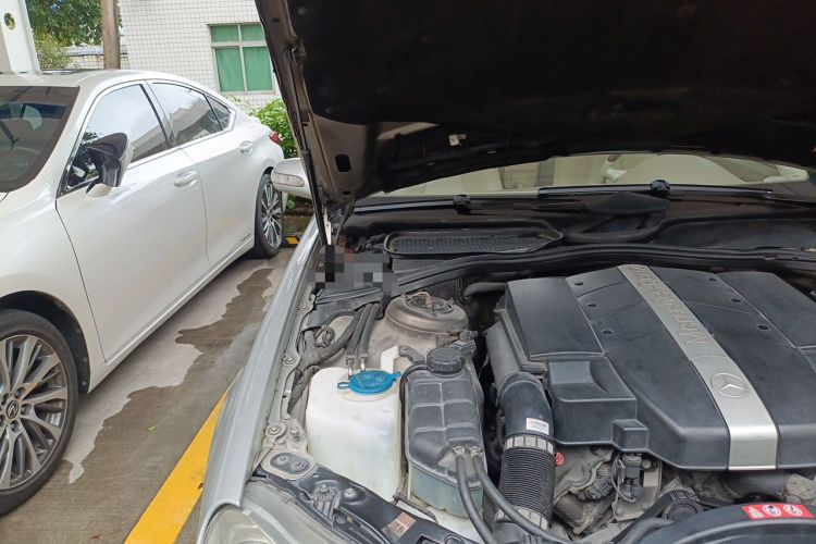 Used Mercedes-Benz S-Class 2004 S 350 Engine Bay Right