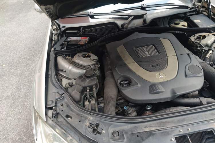 Used Mercedes-Benz S-Class 2004 S 500 Engine Bay Right