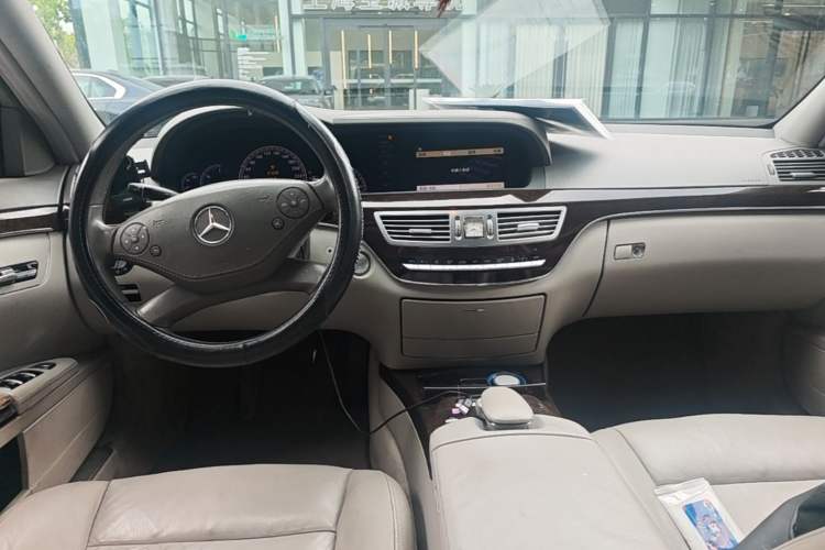Used Mercedes-Benz S-Class 2006 S 300 Center Console