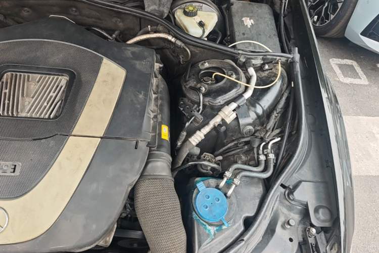 Used Mercedes-Benz S-Class 2006 S 300 Engine Bay Left