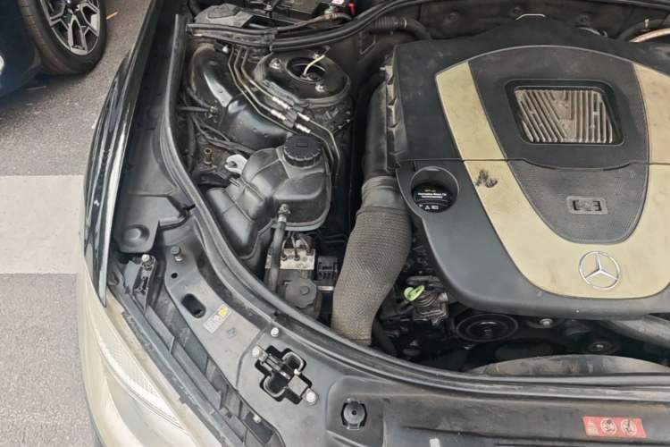 Used Mercedes-Benz S-Class 2006 S 300 Engine Bay Right