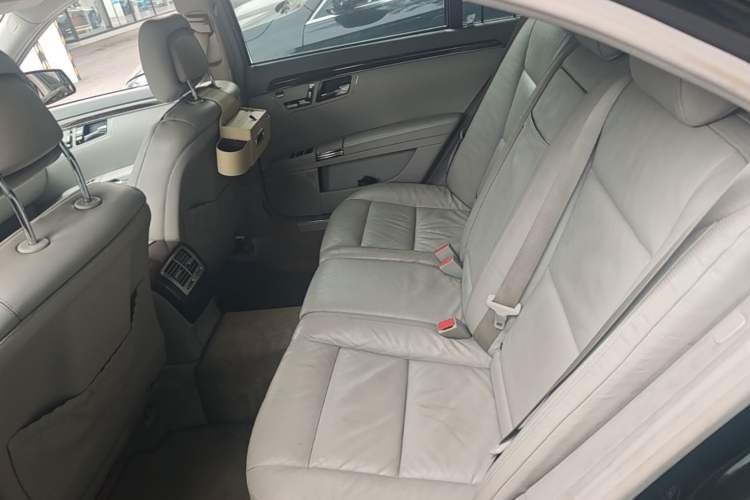 Used Mercedes-Benz S-Class 2006 S 300 Left Rear Seat