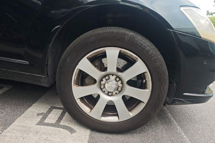 Used Mercedes-Benz S-Class 2006 S 300 Right Front Wheel Hub
