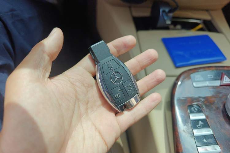 Used Mercedes-Benz S-Class  Vehicle Key