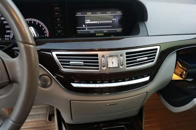 Used Mercedes-Benz S-Class 2008 S 300 L Business Model Audio And AC Panel