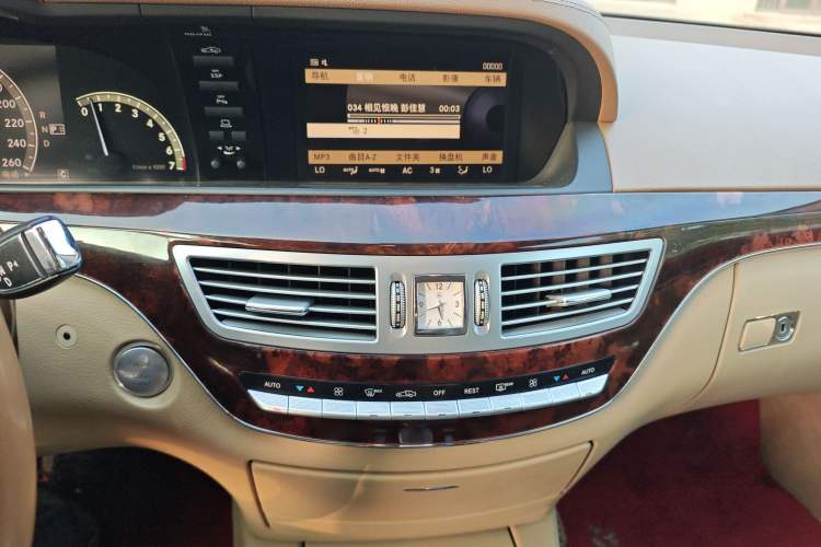 Used Mercedes-Benz S-Class 2008 S 300 L Executive Edition Audio And AC Panel