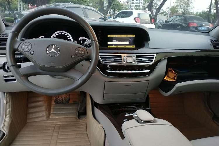 Used Mercedes-Benz S-Class 2008 S 300 L Business Model Center Console