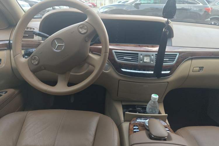 Used Mercedes-Benz S-Class 2008 S 300 L Business Model Center Console