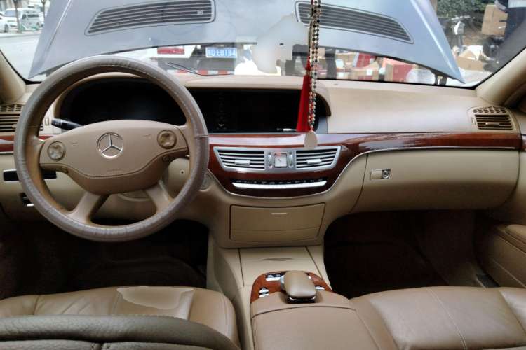 Used Mercedes-Benz S-Class 2008 S 300 L Business Model Center Console