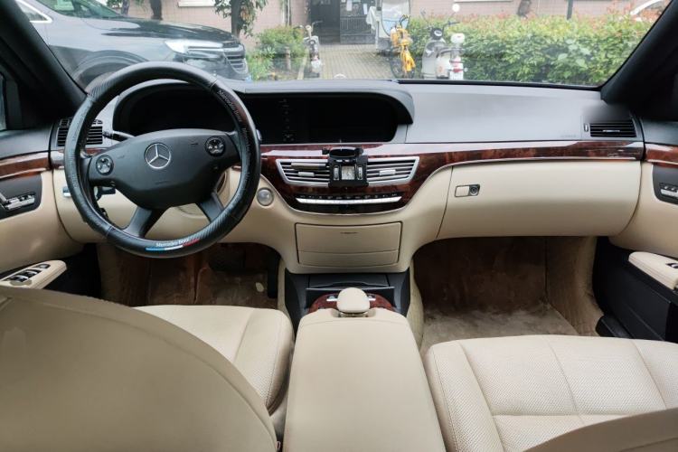Used Mercedes-Benz S-Class 2008 S 350 L Luxury Model Center Console
