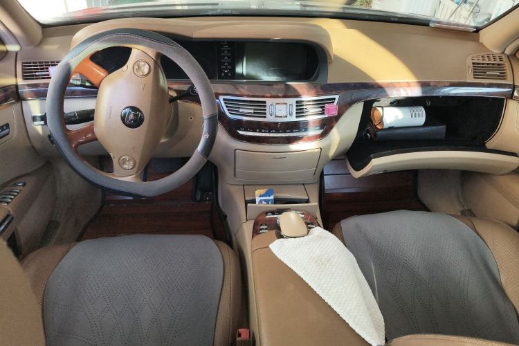 Used Mercedes-Benz S-Class 2008 S 350 L Luxury Model Center Console