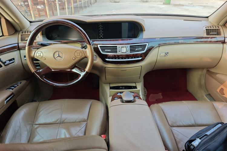 Used Mercedes-Benz S-Class 2008 S 300 L Executive Edition Center Console