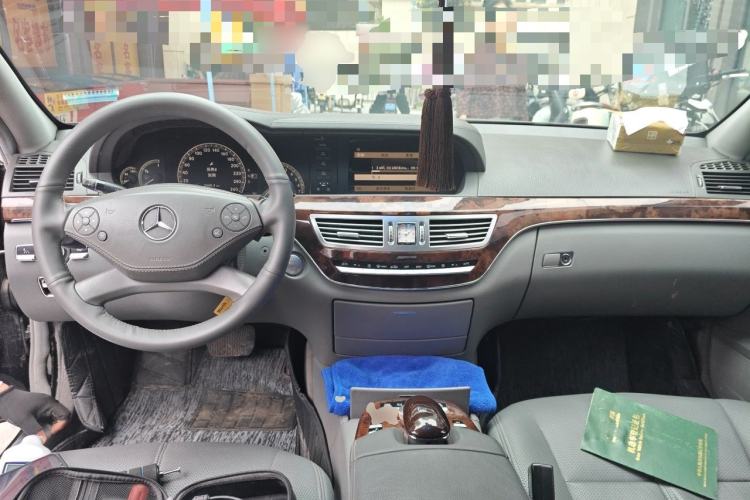 Used Mercedes-Benz S-Class 2008 S 350 L Luxury Model Center Console