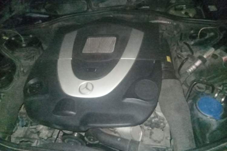 Used Mercedes-Benz S-Class 2008 S 500 L Engine Bay