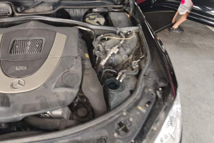 Used Mercedes-Benz S-Class 2008 S 500 L Engine Bay Left
