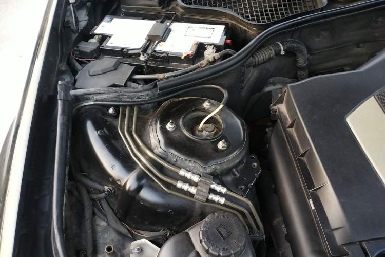 Used Mercedes-Benz S-Class 2008 S 300 L Business Model Engine Bay Right