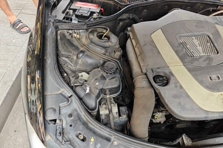 Used Mercedes-Benz S-Class 2008 S 350 L 4MATIC Engine Bay Right