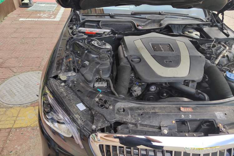 Used Mercedes-Benz S-Class 2008 S 350 L 4MATIC Engine Bay Right