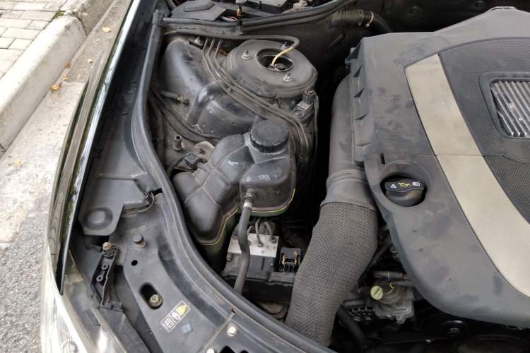 Used Mercedes-Benz S-Class 2008 S 300 L Business Model Engine Bay Right