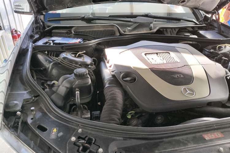 Used Mercedes-Benz S-Class 2008 S 350 L Luxury Model Engine Bay Right