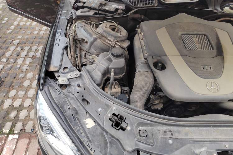 Used Mercedes-Benz S-Class 2008 S 350 L Luxury Model Engine Bay Right
