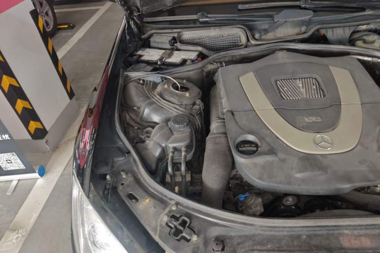 Used Mercedes-Benz S-Class 2008 S 500 L Engine Bay Right