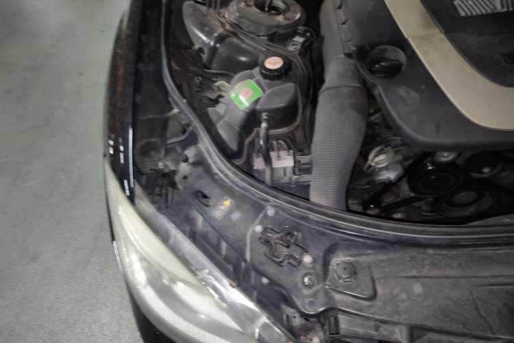 Used Mercedes-Benz S-Class 2008 S 350 L 4MATIC Engine Bay Right