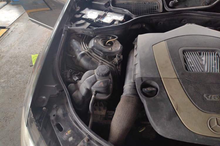 Used Mercedes-Benz S-Class 2008 S 300 L Luxury Model Engine Bay Right