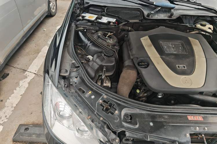 Used Mercedes-Benz S-Class 2008 S 350 L Luxury Model Engine Bay Right