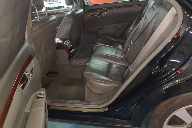Used Mercedes-Benz S-Class 2008 S 300 L Executive Edition Left Rear Seat