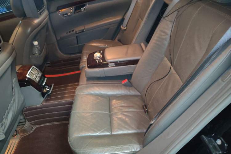 Used Mercedes-Benz S-Class 2008 S 350 L 4MATIC Left Rear Seat