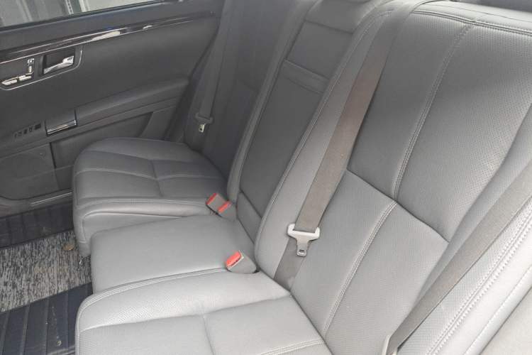 Used Mercedes-Benz S-Class 2008 S 350 L Luxury Model Left Rear Seat