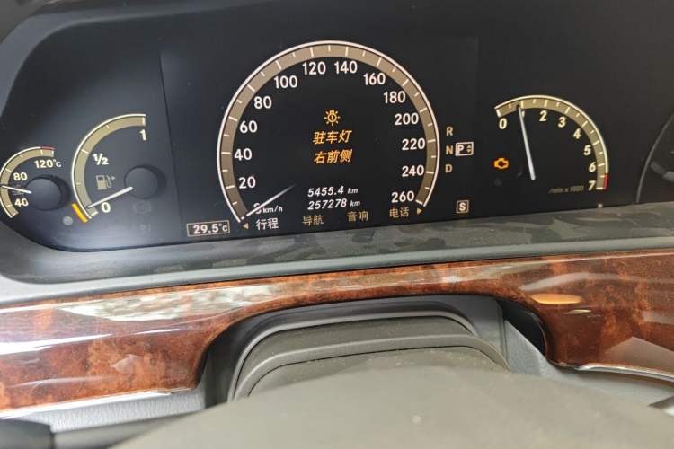 Used Mercedes-Benz S-Class 2008 S 350 L 4MATIC Odometer Close Up