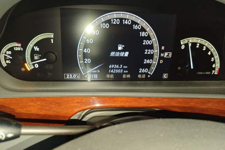 Used Mercedes-Benz S-Class 2008 S 300 L Executive Edition Odometer Close Up