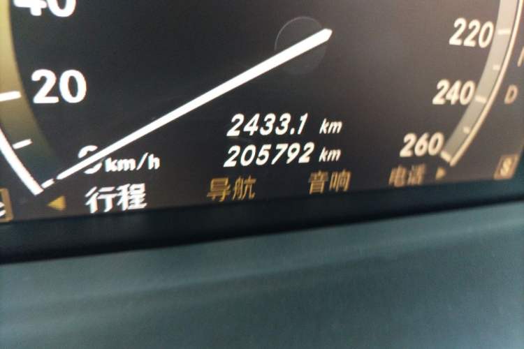 Used Mercedes-Benz S-Class 2008 S 300 L Business Model Odometer Close Up