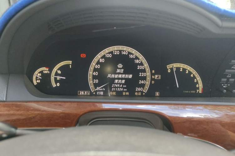 Used Mercedes-Benz S-Class 2008 S 300 L Business Model Odometer Close Up