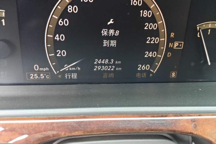 Used Mercedes-Benz S-Class 2008 S 350 L Luxury Model Odometer Close Up