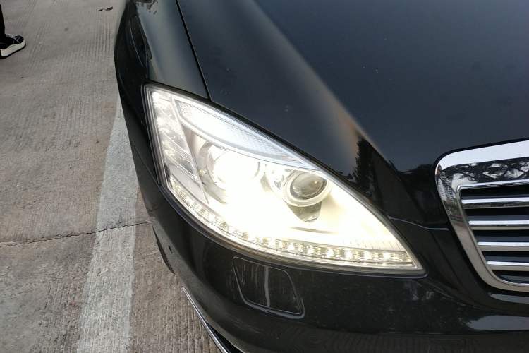 Used Mercedes-Benz S-Class 2008 S 300 L Business Model Right Front Headlight