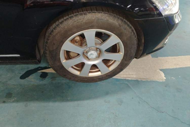 Used Mercedes-Benz S-Class 2008 S 300 L Executive Edition Right Front Wheel Hub