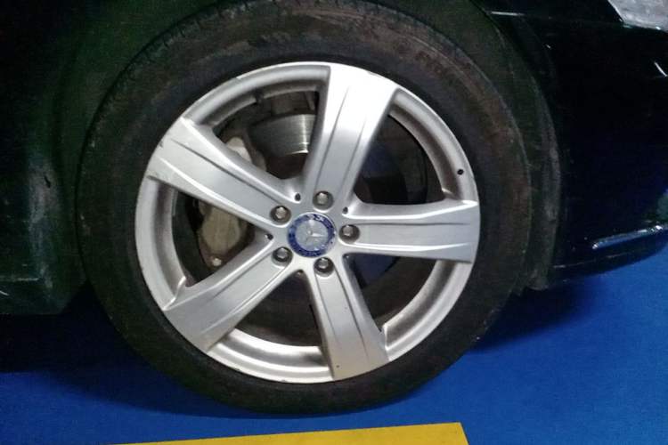 Used Mercedes-Benz S-Class 2008 S 350 L Luxury Model Right Front Wheel Hub