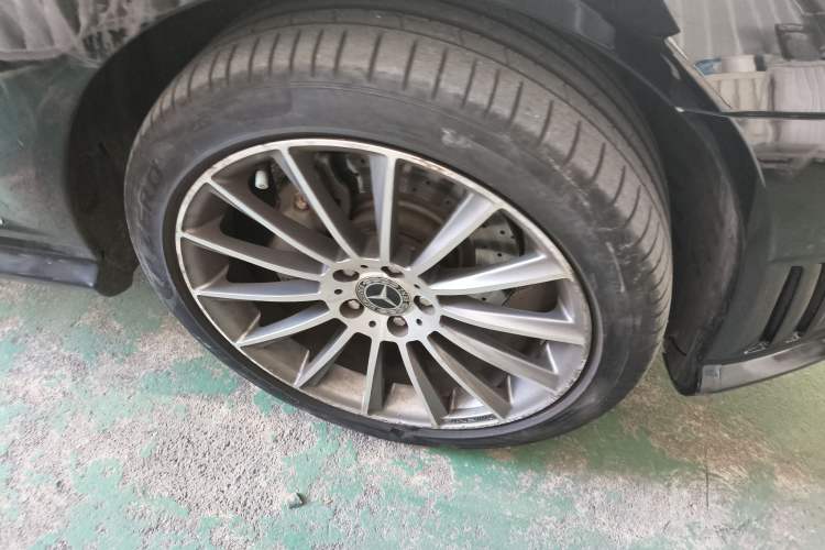 Used Mercedes-Benz S-Class 2008 S 350 L Luxury Model Right Front Wheel Hub