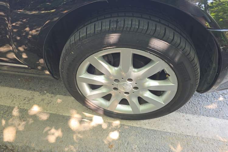 Used Mercedes-Benz S-Class 2008 S 500 L Right Front Wheel Hub