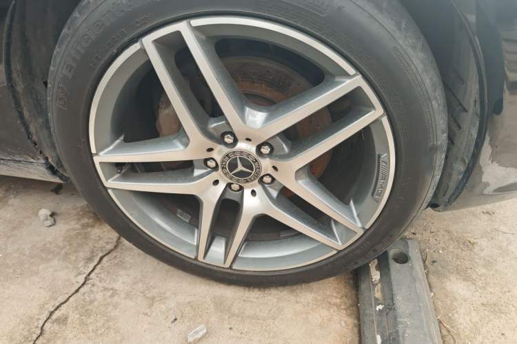 Used Mercedes-Benz S-Class 2008 S 350 L Luxury Model Right Front Wheel Hub