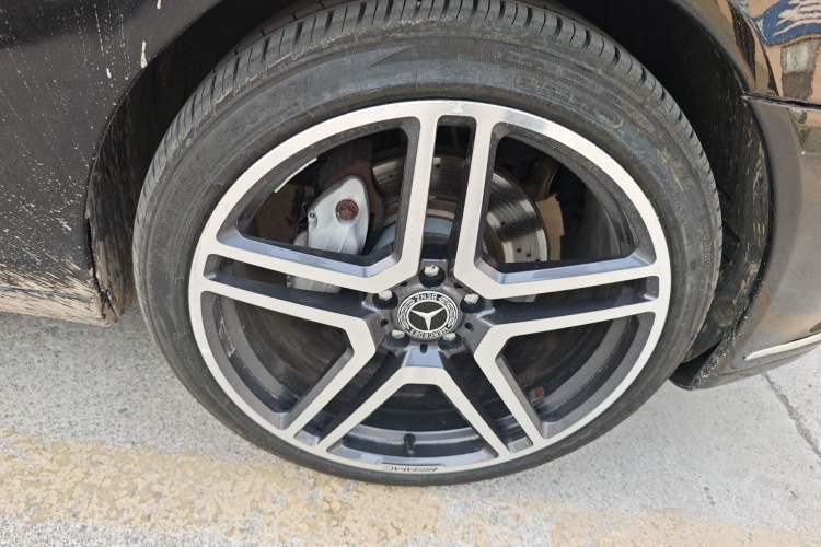 Used Mercedes-Benz S-Class 2008 S 300 L Executive Edition Right Front Wheel Hub