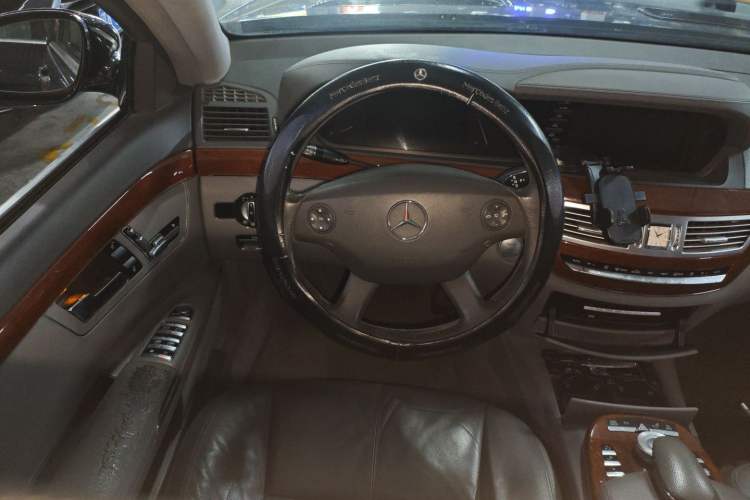 Used Mercedes-Benz S-Class 2008 S 300 L Executive Edition Steering Wheel