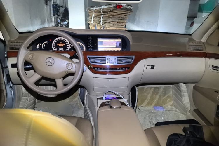 Used Mercedes-Benz S-Class 2008 S 300 L Business Model Center Console