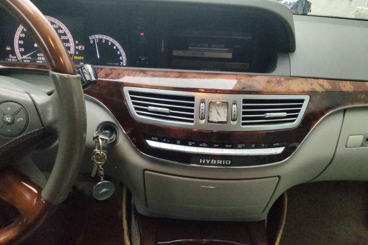 Used Mercedes-Benz S-Class 2010 S 400 L HYBRID Audio And AC Panel